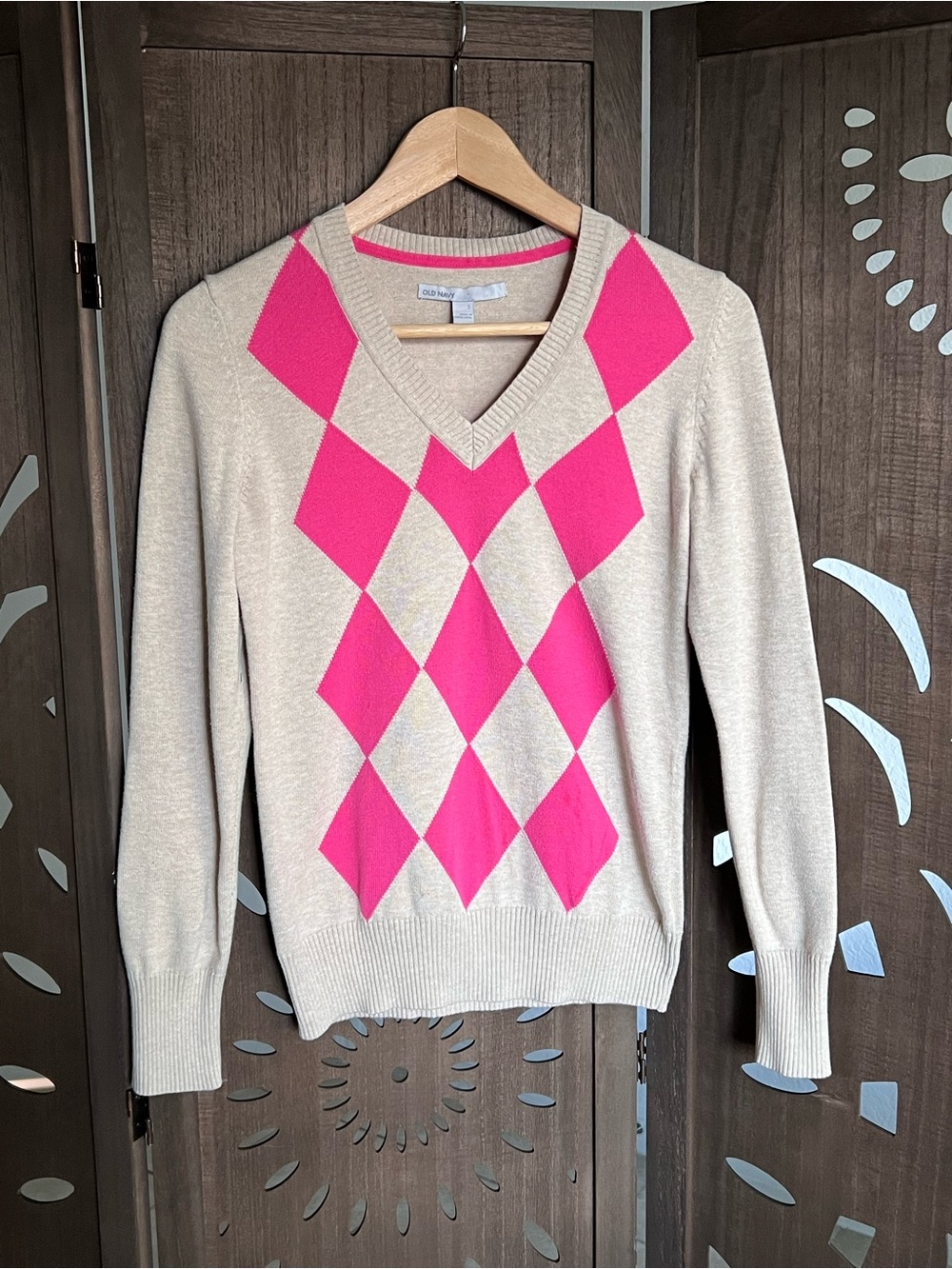 Old Navy Beige V-Neck Sweater with Hot Pink Argyle